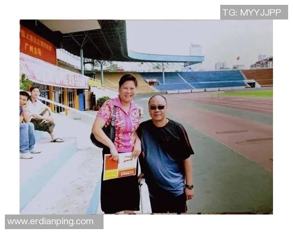 央视记者足球报道深入分析赛事背后故事与球员心声